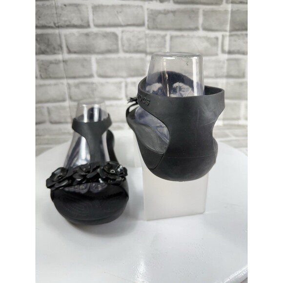 Crocs Serena Women's Size 11 Black T Strap Floral Embellish Bach Summer Sandals - Picture 2 of 12